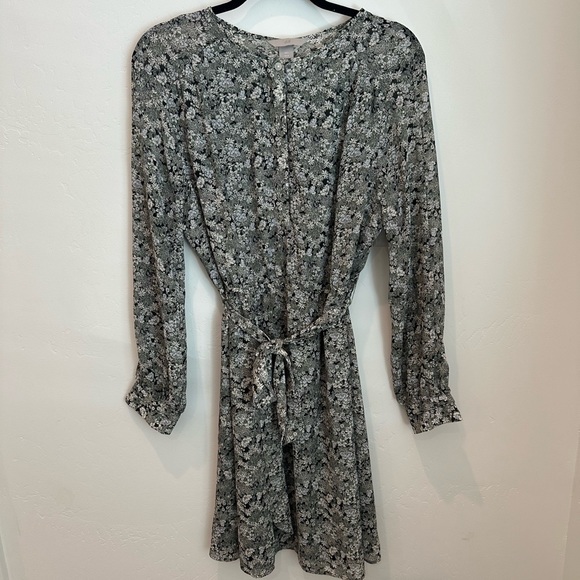 H&M Dresses & Skirts - HM Knee Length Floral Dress